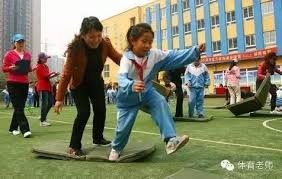 成都蓉城教练组现场观战中韩战，徐正源、金亨镒在场