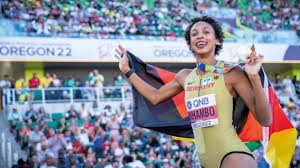 亚马尔：外界一直在说我的腹股沟痛和心情不好，那些全是假的